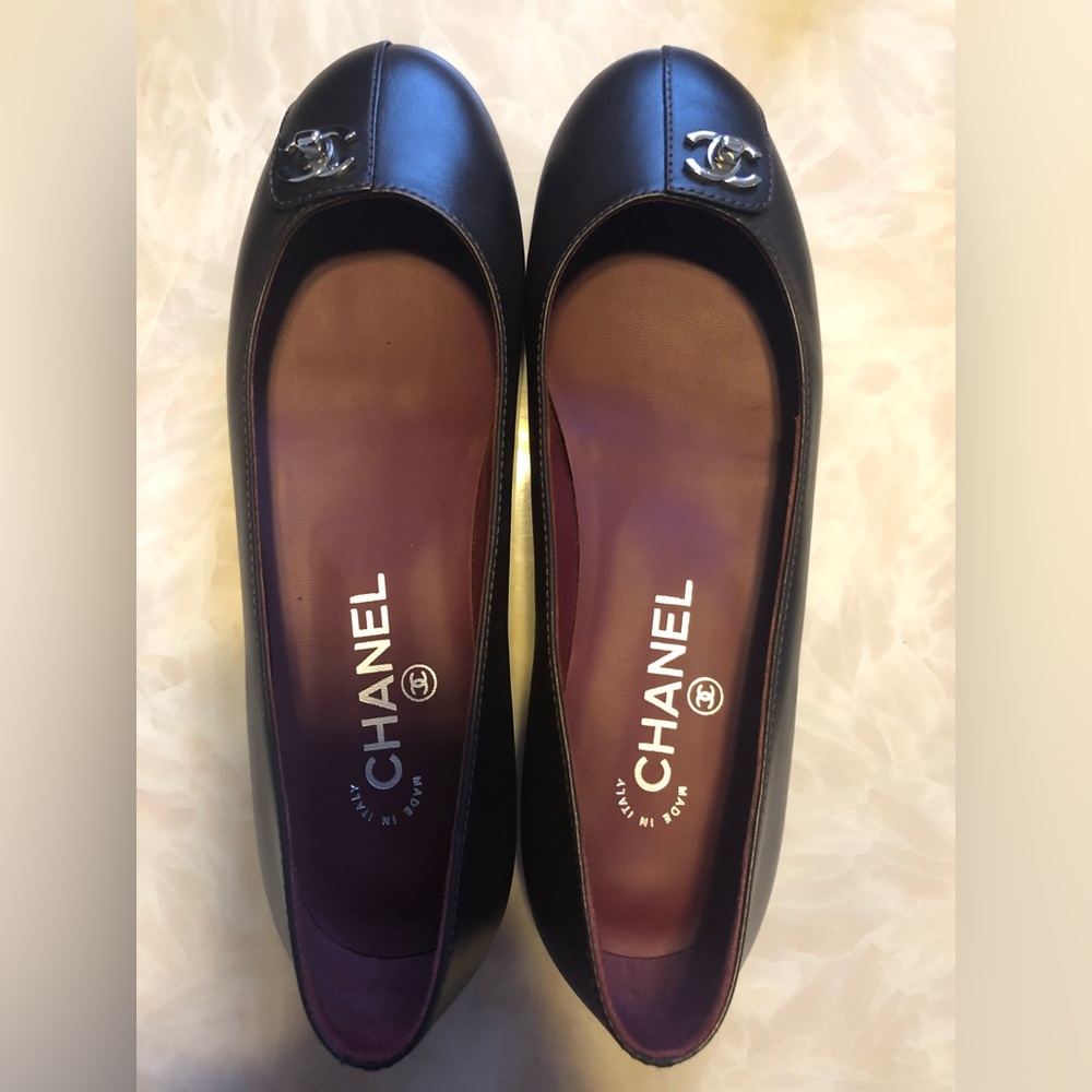37C authentic Chanel flat shoes - Picture 2 of 7